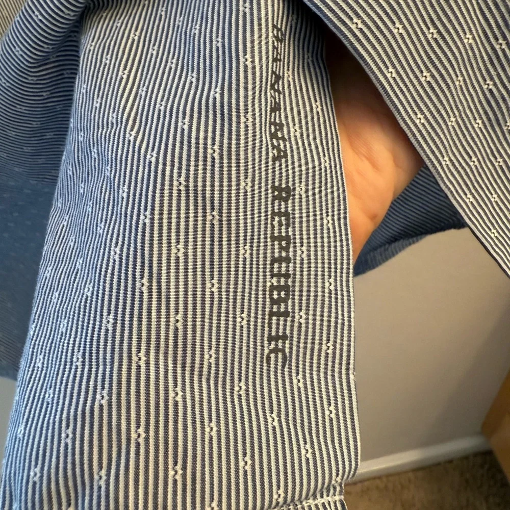 Banana Republic Blue patterned Button Collared Shirt Business Casual Men’s Large
